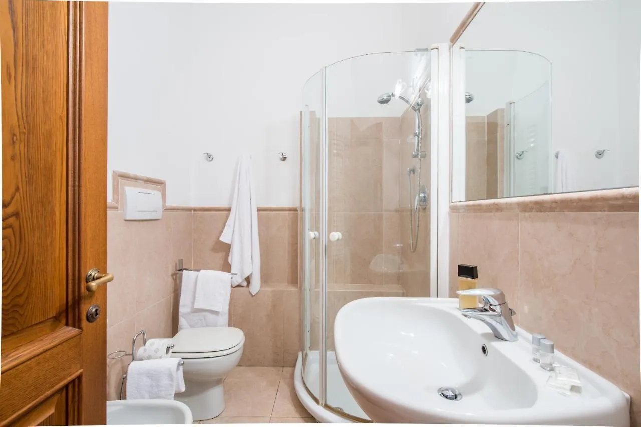 Botticelli-A Flat With A View, On Santo Spirito - Homeunity Florença Apartamento